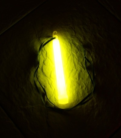Svíticí tyčinka (glowstick) 15x1,5 cm, chemické světlo -  žlutá